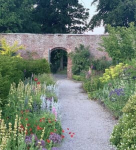 Your monthly Gardening Guide ~ 5 jobs for April 