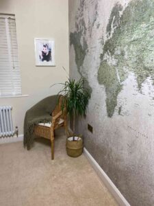 Hanging a wall mural