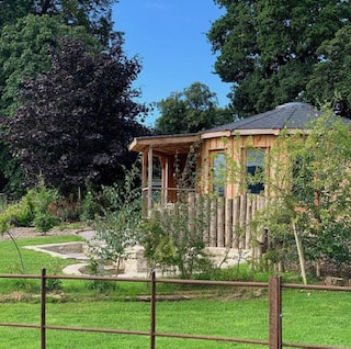 Your monthly Gardening Guide ~ 5 jobs for April 
